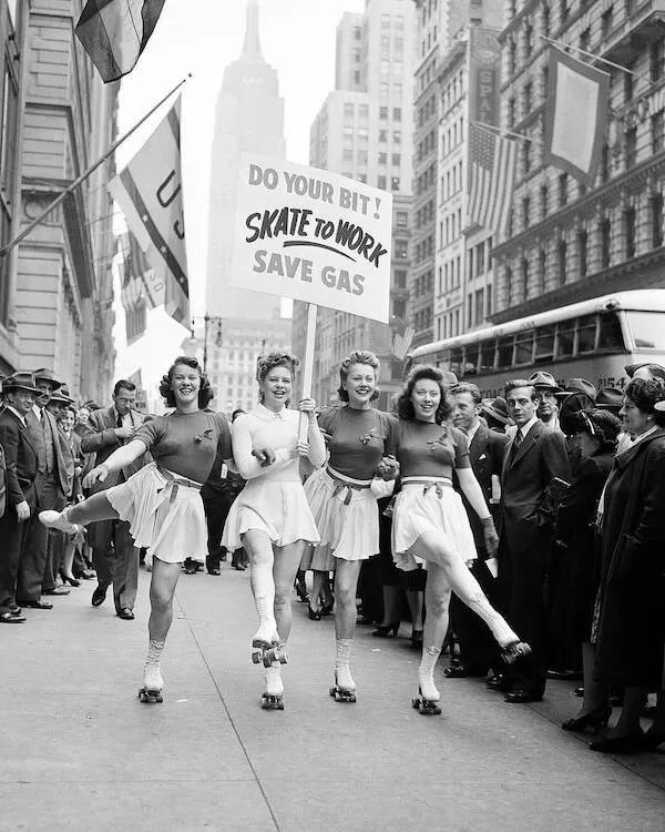 Classic vintage photos that define timeless style - #19 18. The Beautiful Ladies of the 1940s