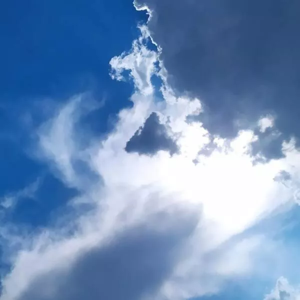 Intriguing photos that will ignite your curiosity - #25 I spotted a triangle-shaped cloud in the sky
