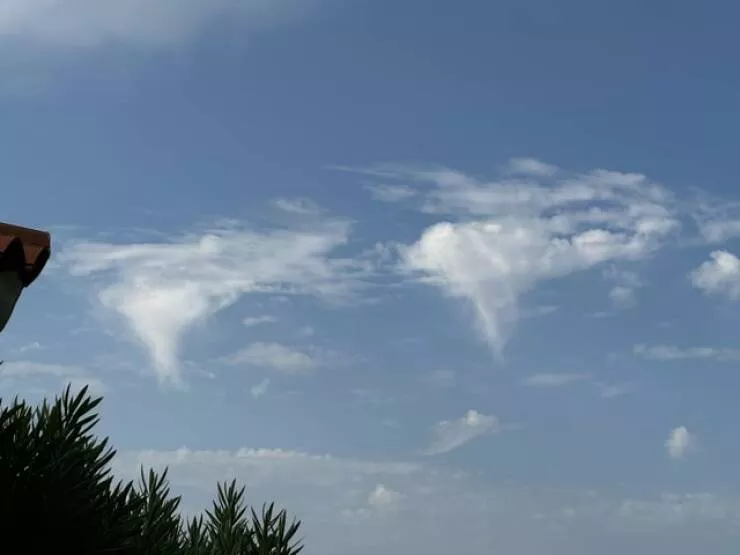 Intriguing photos that will ignite your curiosity - #29 Today, I saw clouds that looked like a world map