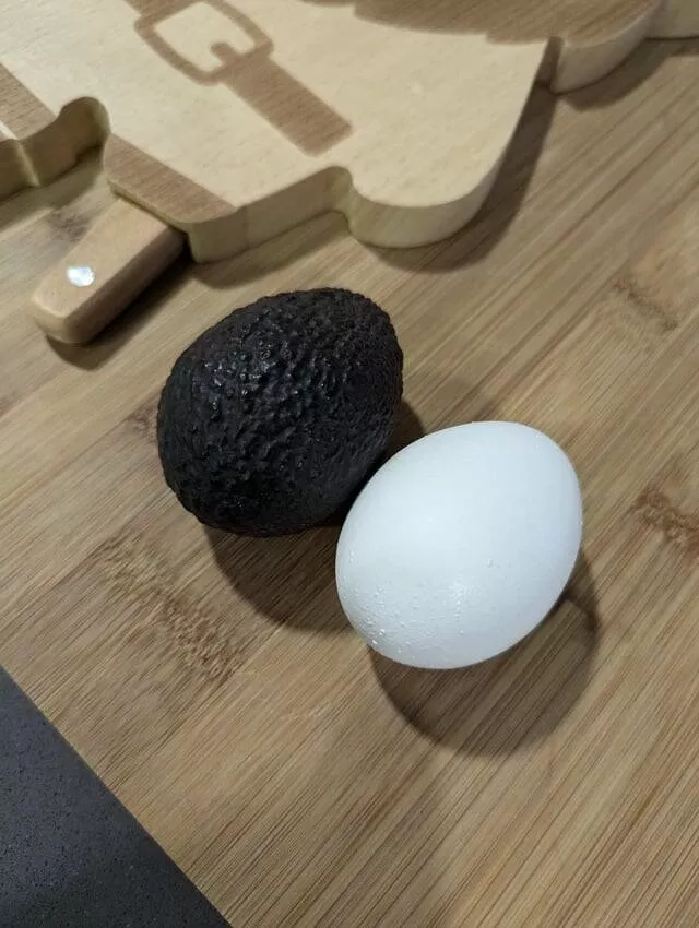 Intriguing photos that will ignite your curiosity - #32 The avocado I bought is barely bigger than an egg