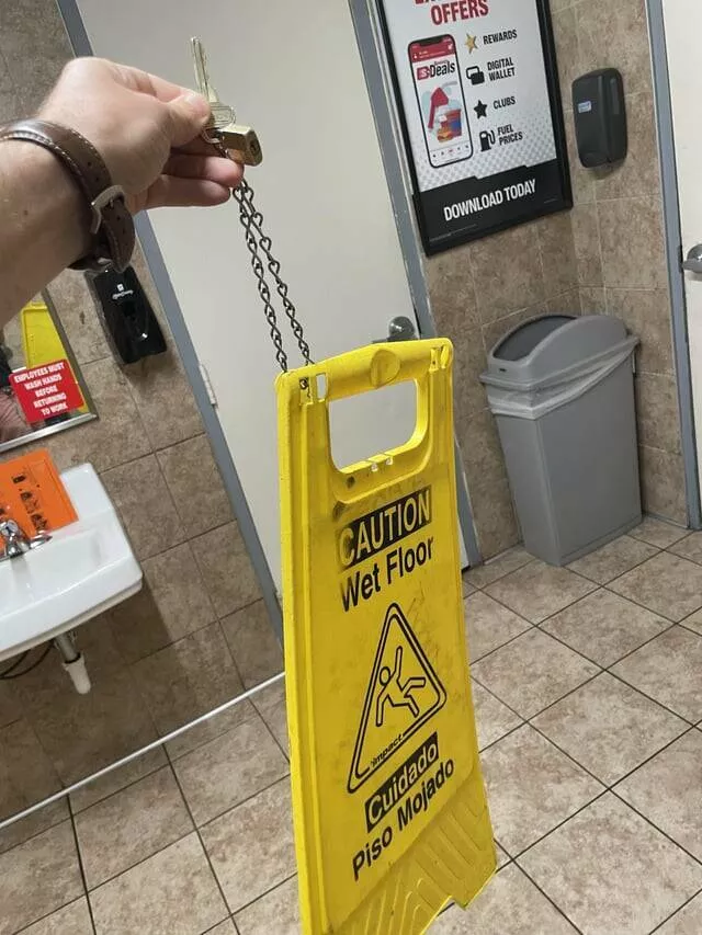 Intriguing photos that will ignite your curiosity - #39 A gas station that really doesn’t want you to lose the bathroom key