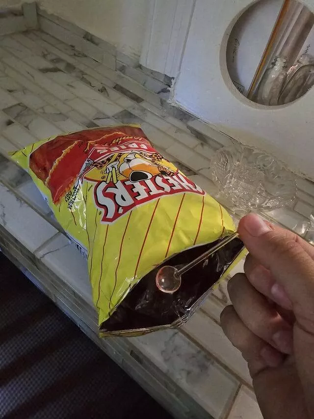 Photos intrigantes qui eveilleront votre curiosite - #9 J'ai trouvé une petite cuillère dans mon sac de chips