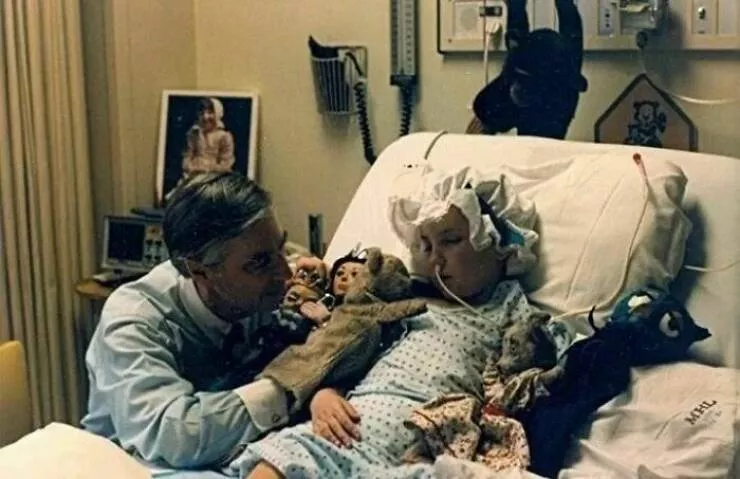 Unveiling hidden histories rare photos that tell untold stories - #1 Fred Rogers performing a bedside solo show for 7-year-old Beth Usher during her coma after undergoing surgery for Rasmussen's encephalitis at Johns Hopkins Children's Hospital in Baltimore, Maryland, 1987