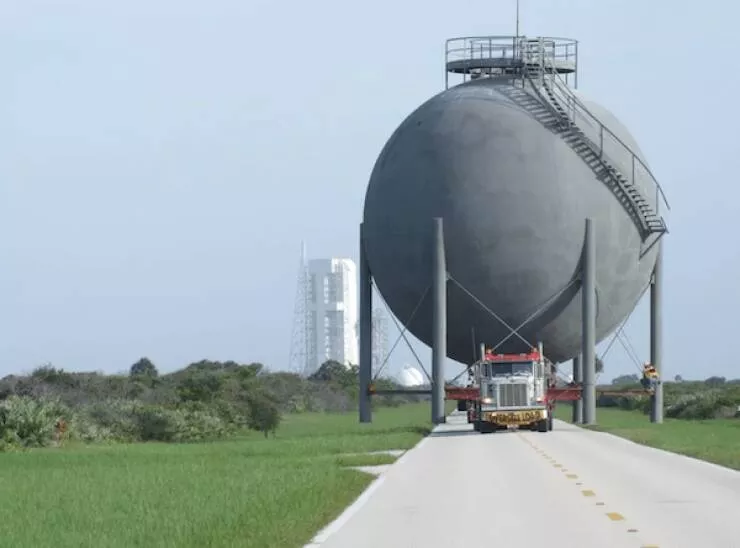 Stunning photos of enormous objects that will amaze you - #2 