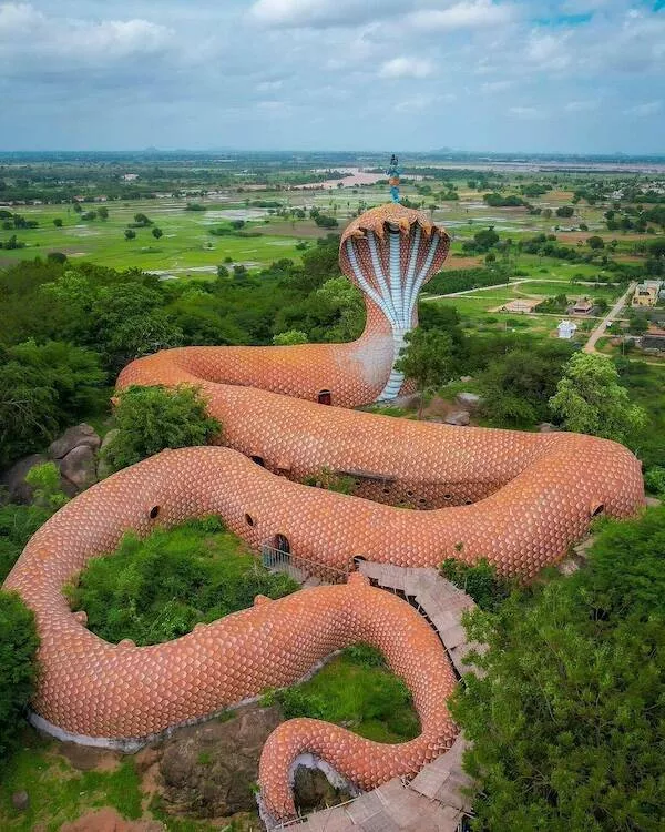 Stunning photos of enormous objects that will amaze you - #34 