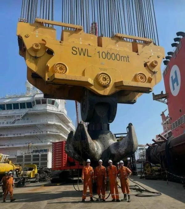Stunning photos of enormous objects that will amaze you - #5 