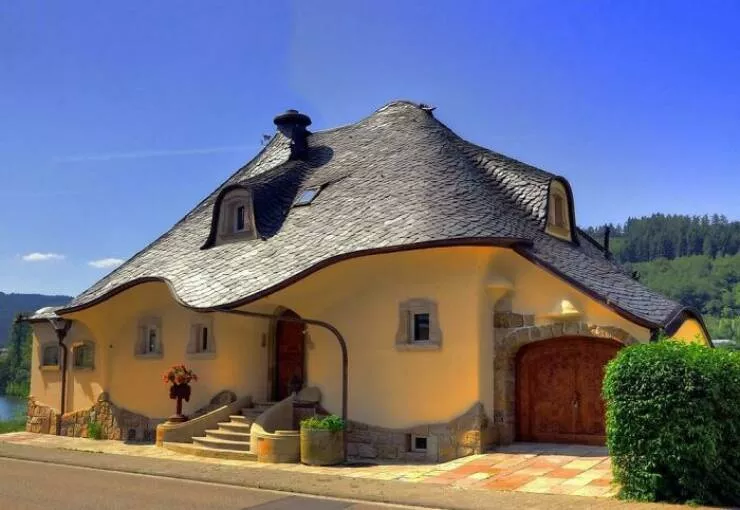Unusual and bizarre buildings from around the globe - #16 Low-Energy Organic House With A Wild Slate Roof In Germany