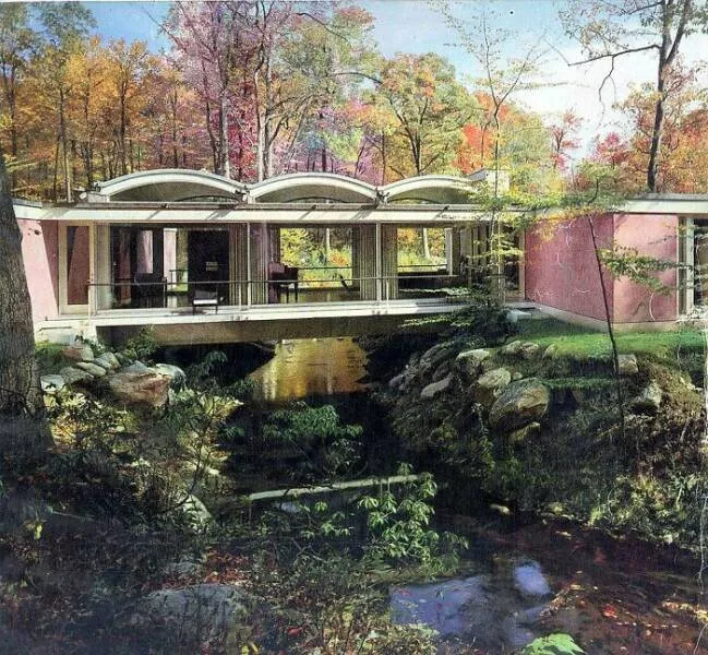 Unusual and bizarre buildings from around the globe - #18 Mid-Century House Built Over A River In New Canaan, Connecticut