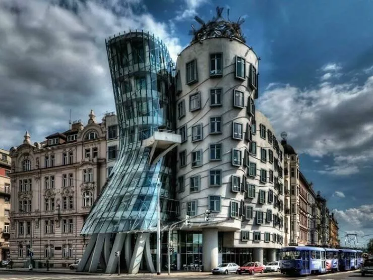 Unusual and bizarre buildings from around the globe - #21 Dancing House - Prague, Czech Republic