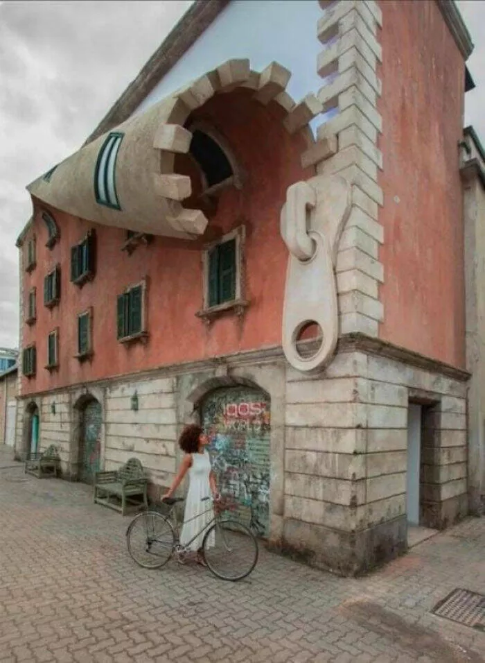 Unusual and bizarre buildings from around the globe - #8 Street Art In Milan, Italy