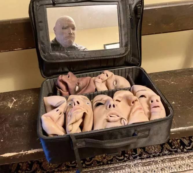 Chilling photos that will haunt your dreams - #6 Eight-faced Person - A person who seems to have multiple faces rather than just two. Chilling photos that will haunt your dreams - #6 Eight-faced Person - A person who seems to have multiple faces rather than just two.