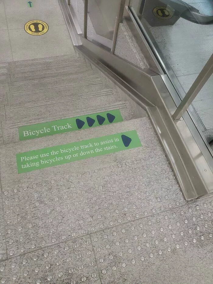 Flawless design moments that went viral - #23 Track for helping bikes go up or down stairs - A track installed alongside stairs to help cyclists push their bikes up or down easily.