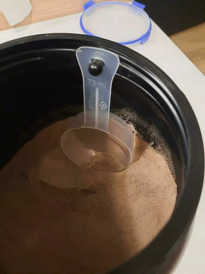 Flawless design moments that went viral - #29 Protein powder tub with a scoop hook - This whey container includes a small hook to hold the scoop in place.