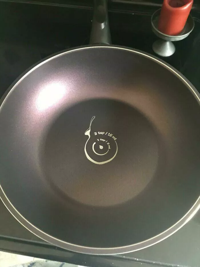Flawless design moments that went viral - #34 Wok with oil measuring circles - My new wok features circles for accurately measuring the amount of oil to use.