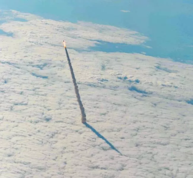 Images epoustouflantes de lespace qui vous couperont le souffle - #1 Voici à quoi ressemblait la navette spatiale Endeavour lorsqu'elle quittait la Terre et entrait en orbite : Images epoustouflantes de lespace qui vous couperont le souffle - #1 Voici à quoi ressemblait la navette spatiale Endeavour lorsqu'elle quittait la Terre et entrait en orbite :