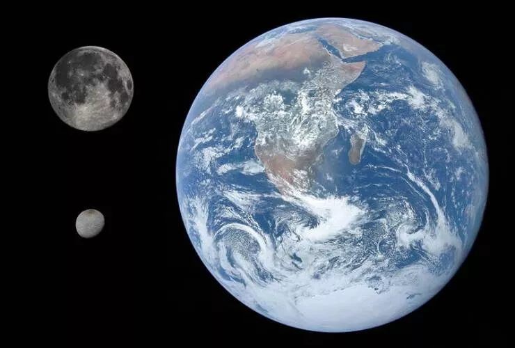 Images epoustouflantes de lespace qui vous couperont le souffle - #18 Voici la comparaison de la taille de la Lune et de la lune de Pluton, Charon, avec la Terre : Images epoustouflantes de lespace qui vous couperont le souffle - #18 Voici la comparaison de la taille de la Lune et de la lune de Pluton, Charon, avec la Terre :