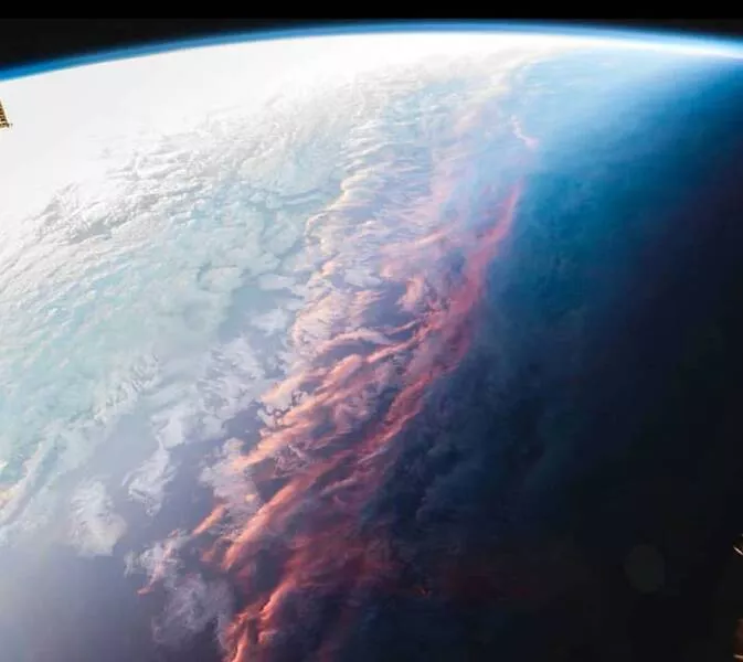 Awe inspiring space images that will leave you speechless - #4 This is what a sunset looks like when viewed from space: