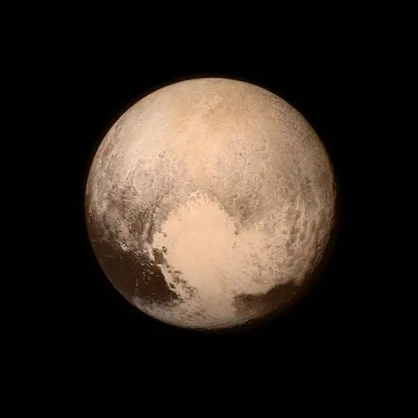 Images epoustouflantes de lespace qui vous couperont le souffle - #6 Et voici une photo beaucoup plus claire de Pluton, prise seulement une décennie plus tard, en 2015 : Images epoustouflantes de lespace qui vous couperont le souffle - #6 Et voici une photo beaucoup plus claire de Pluton, prise seulement une décennie plus tard, en 2015 :
