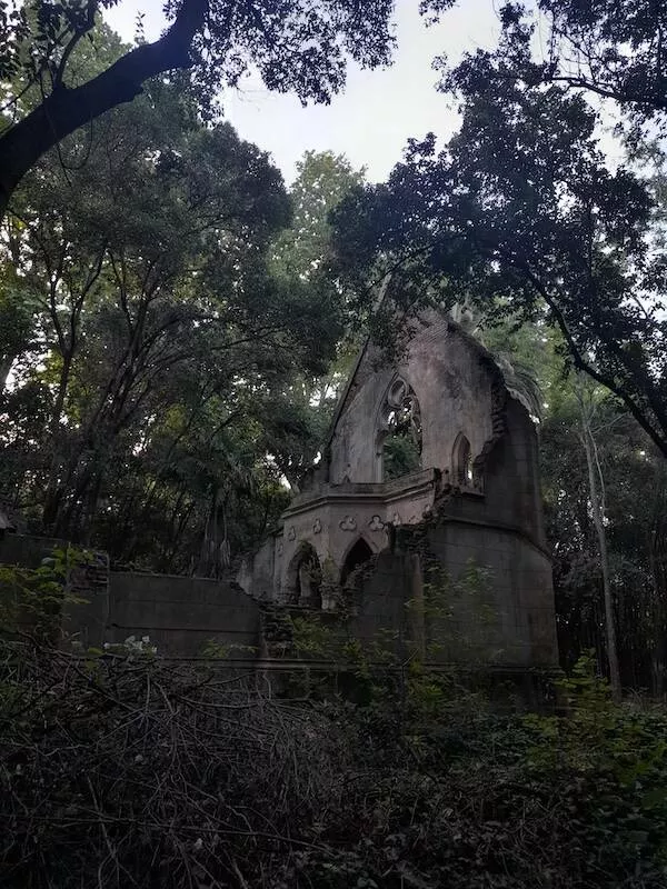 Decouvertes mysterieuses et effrayantes des profondeurs de la foret - #12 Une église sur le ranch abandonné de Montelen Decouvertes mysterieuses et effrayantes des profondeurs de la foret - #12 Une église sur le ranch abandonné de Montelen