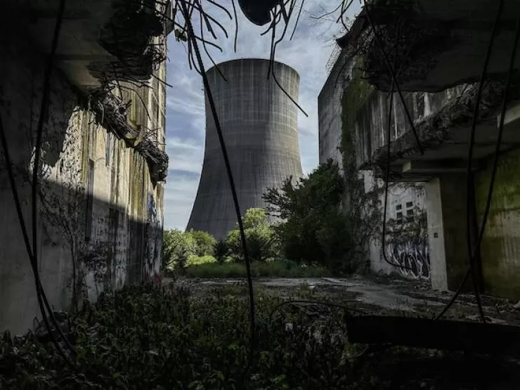 Decouvertes mysterieuses et effrayantes des profondeurs de la foret - #5 Centrale nucléaire que j'ai visitée aujourd'hui Decouvertes mysterieuses et effrayantes des profondeurs de la foret - #5 Centrale nucléaire que j'ai visitée aujourd'hui