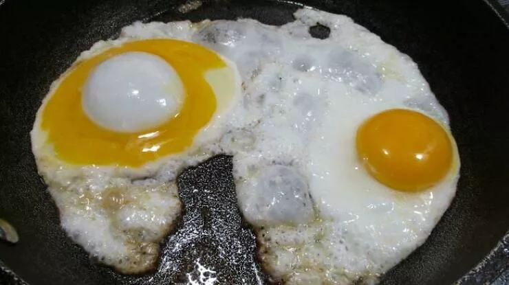 Amazing photos of unbelievably rare coincidences - #23 My Egg Somehow Perfectly Inverted Itself