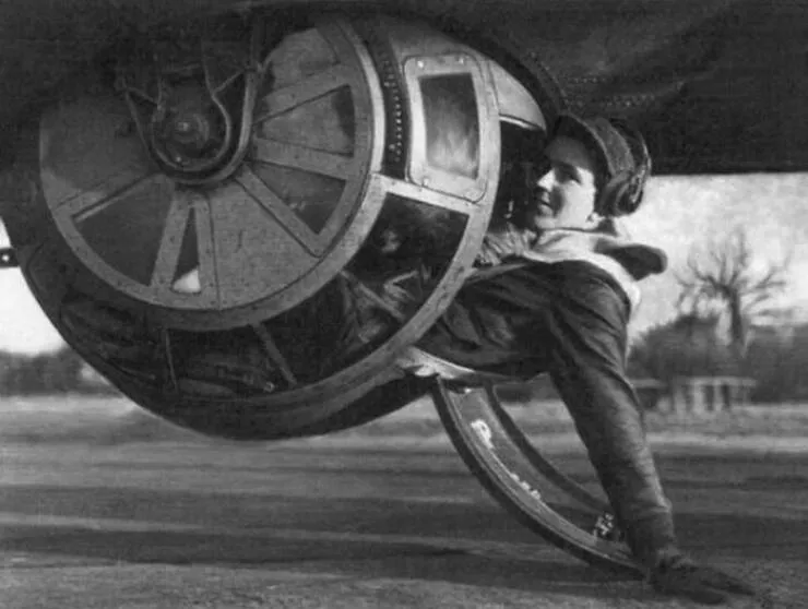 Amazing photos of unbelievably rare coincidences - #29 In 1943, Ball Turret Gunner Alan Magee’s B-17 Bomber Was Hit, And He Fell Over Four Miles Without A Parachute, Crashing Through The Glass Roof Of A Railroad Station. He Survived And Lived To 84
