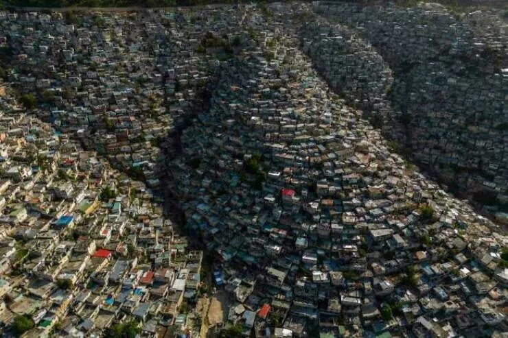 Stunningly real dystopian urban landscapes - #13 Port-Au-Prince’s Jalousie Neighborhood: Informal housing area