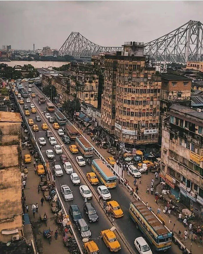 Stunningly real dystopian urban landscapes - #16 Kolkata’s Decline: Once proud, now plagued by solid waste and air pollution