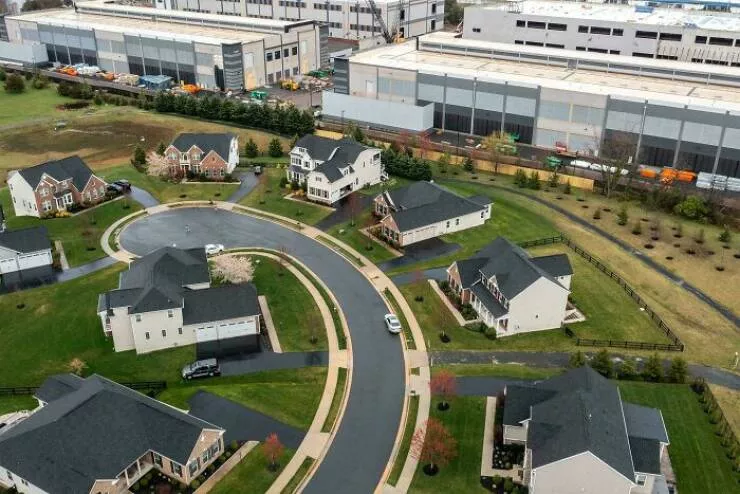 Stunningly real dystopian urban landscapes - #17 Stone Ridge, Virginia: Amazon data centers under construction near residential areas