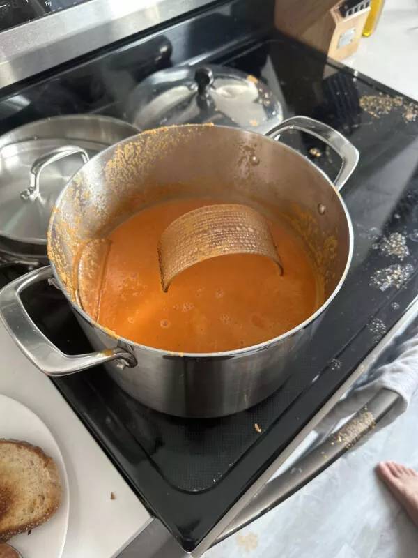 Moments inoubliables qui resument une mauvaise journee - #9 Mon Fiancé A Préparé Une Soupe Pendant 4 Heures, Le Bol De Verre A Cassé : Désastre culinaire