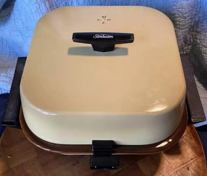 Vintage kitchen gadgets from 30 years ago that have vanished - #12 This grill that made every meal taste a little better: