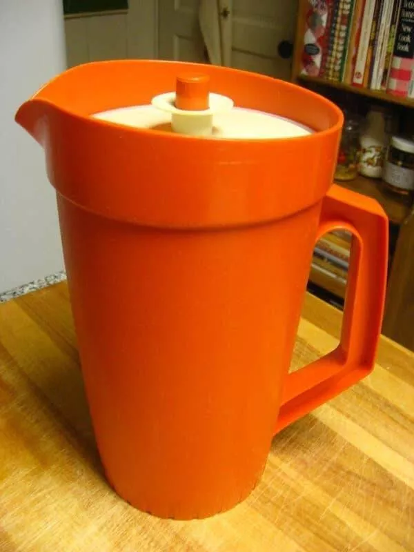 Objets de cuisine vintage dil y a 30 ans qui ont disparu - #27 Ce contenant familier, probablement rempli de Kool-Aid : Objets de cuisine vintage dil y a 30 ans qui ont disparu - #27 Ce contenant familier, probablement rempli de Kool-Aid :