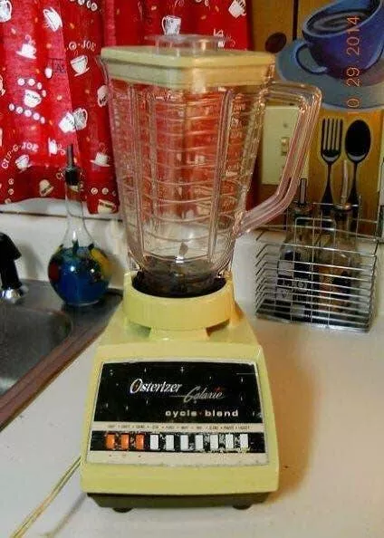 Vintage kitchen gadgets from 30 years ago that have vanished - #3 The blender that seemed to last forever: