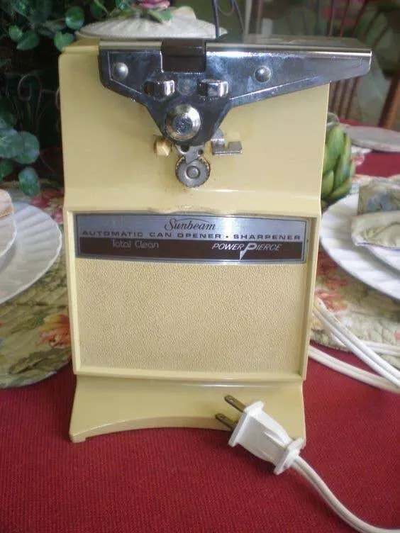 Objets de cuisine vintage dil y a 30 ans qui ont disparu - #5 L’ouvre-boîte infaillible :