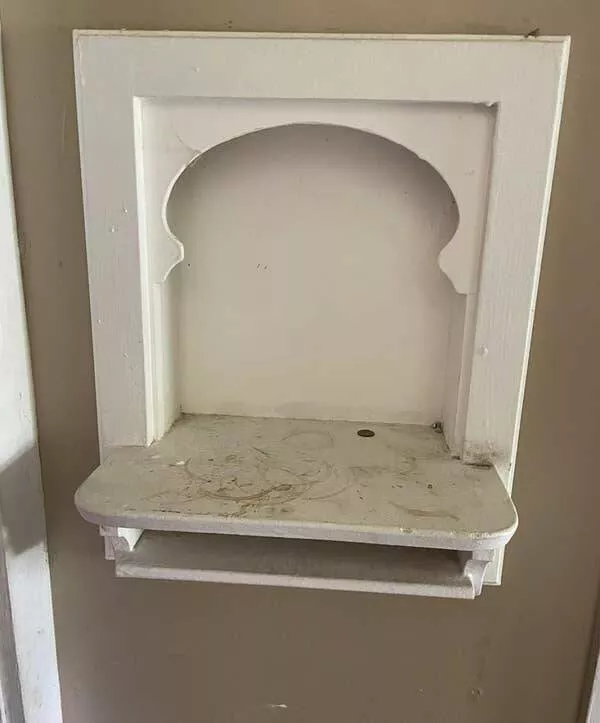 Objets de cuisine vintage dil y a 30 ans qui ont disparu - #6 Une étagère entière dédiée simplement à l'annuaire téléphonique :