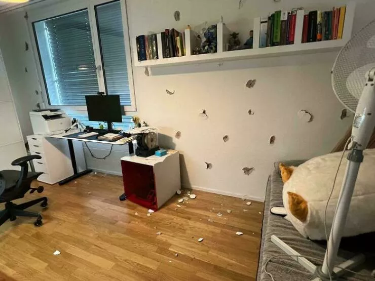Quand les mauvaises journees frappe fort moments que nous connaissons tous - #1 Des Ouvriers Ont Utilisé Une Mèche De Perceuse Trop Longue Pour Le Mur