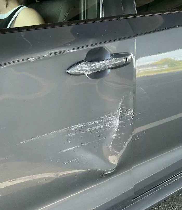Quand les mauvaises journees frappe fort moments que nous connaissons tous - #13 J’ai Acheté Ma Première Voiture, Et Elle A Été Accidentée Moins De 12 Heures Après