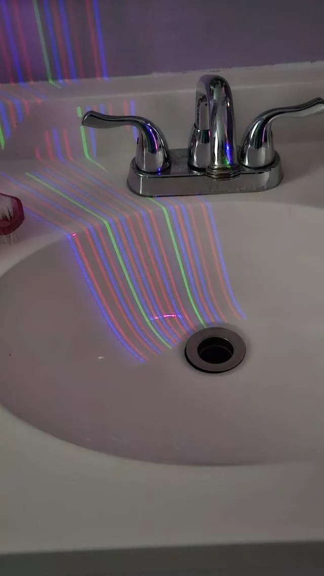 Intriguing photos that will instantly capture your attention - #26 A Bathroom Plant Light Looks Eerie When I Crack Open The Door