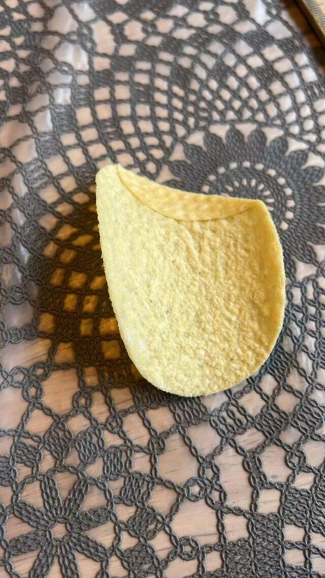 Intriguing photos that will instantly capture your attention - #34 I Found A Rare Folded Pringle In My Can!