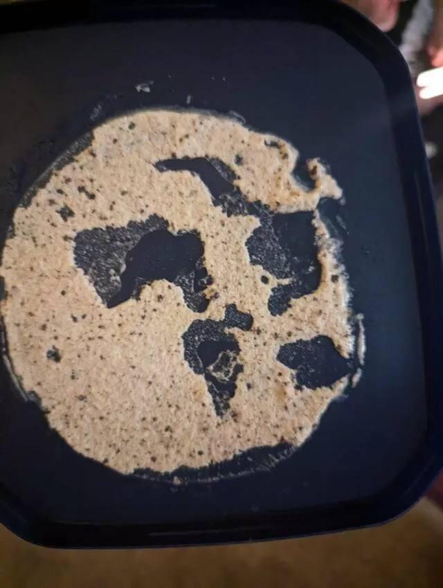 Intriguing photos that will instantly capture your attention - #6 My Ice Cream Lid Kinda Resembles The Earth