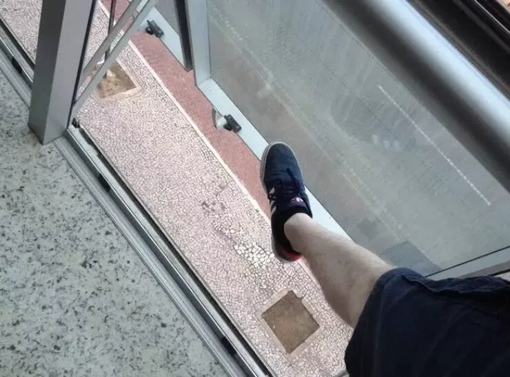 Shocking designs that challenge common sense - #25 This Hotel Bedroom Window Opens So Far It Poses A Falling Hazard Shocking designs that challenge common sense - #25 This Hotel Bedroom Window Opens So Far It Poses A Falling Hazard