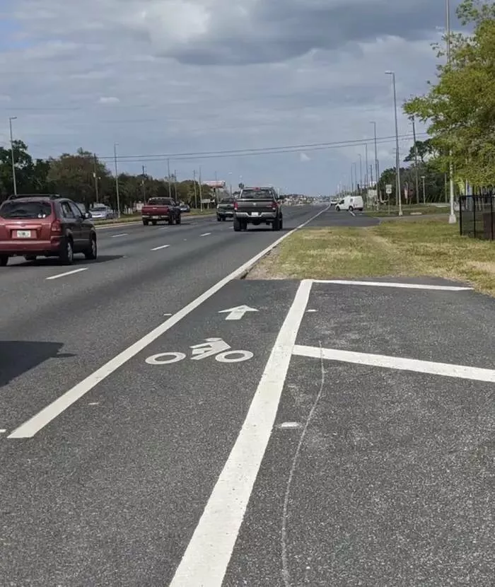 Shocking designs that challenge common sense - #34 This Bike Lane Suddenly Disappears, Causing Confusion Shocking designs that challenge common sense - #34 This Bike Lane Suddenly Disappears, Causing Confusion