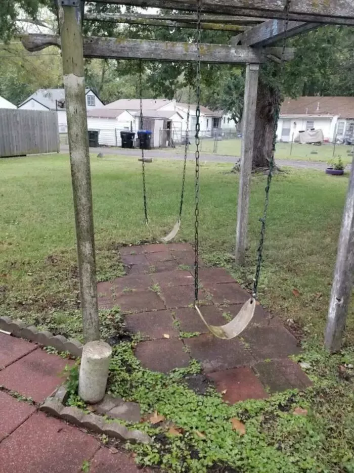Shocking designs that challenge common sense - #8 Swings Positioned Directly Across From Each Other Instead Of Side By Side Shocking designs that challenge common sense - #8 Swings Positioned Directly Across From Each Other Instead Of Side By Side