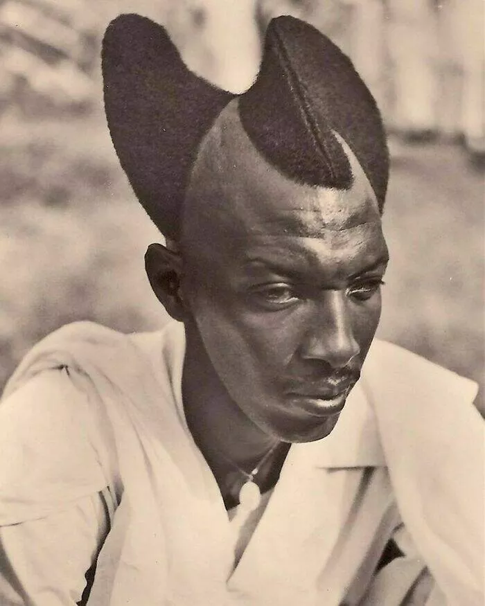 Fascinating moments in history captured in photos - #10 Amasunzu Is A Traditional Hairstyle Worn By Rwandan Men And Unmarried Women, Styled Into Crests