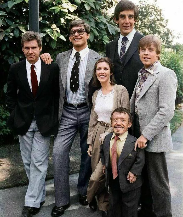 Fascinating moments in history captured in photos - #12 The Cast Of Star Wars Out Of Costume In 1977