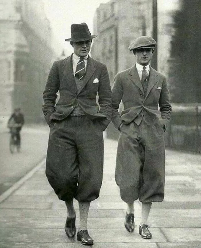 Fascinating moments in history captured in photos - #13 Cambridge University Students In The 1920s