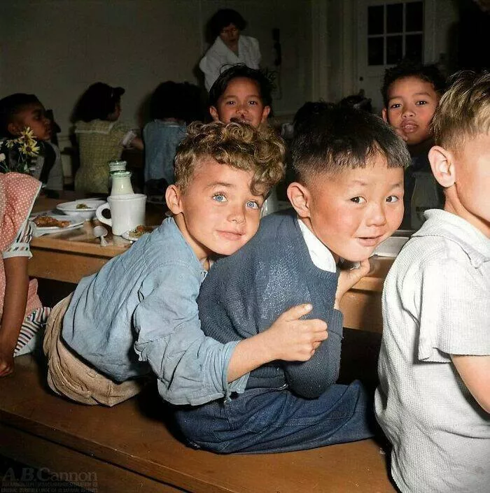 Fascinating moments in history captured in photos - #19 Lunch Hour At A California School In 1942, Taken Just Before Japanese-American Students (Including The Boy In The Photo) Were Interned In Concentration Camps During World War II