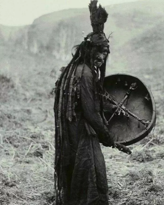 Moments fascinants de lhistoire captures en photos - #30 Un Chaman Mongol Photographié En 1909 Moments fascinants de lhistoire captures en photos - #30 Un Chaman Mongol Photographié En 1909