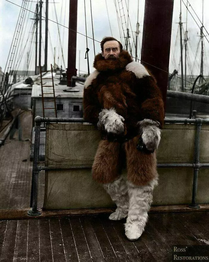 Moments fascinants de lhistoire captures en photos - #33 L'Explorateur Robert Peary Sur Le Pont Du SS Roosevelt Avant De Départir Pour Son Expédition Au Pôle Nord, Vers 1908 Moments fascinants de lhistoire captures en photos - #33 L'Explorateur Robert Peary Sur Le Pont Du SS Roosevelt Avant De Départir Pour Son Expédition Au Pôle Nord, Vers 1908