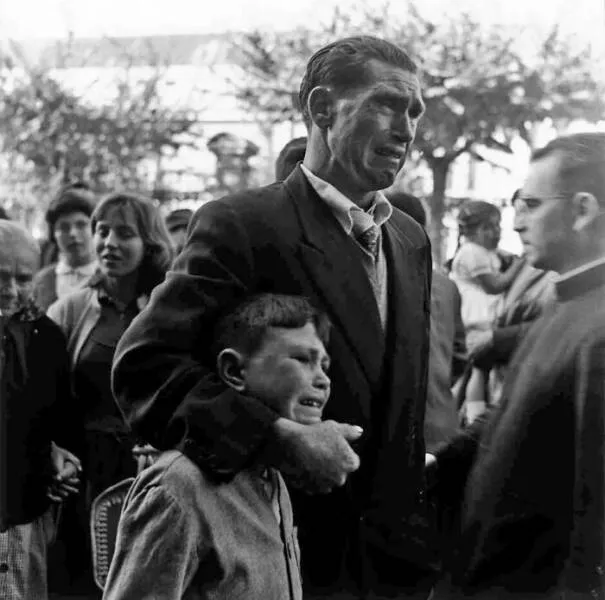 Fascinating moments in history captured in photos - #5 Father And Son Tearfully Bidding Farewell To Family Members Boarding A Boat To Buenos Aires In Search Of A Better Life During Spain's Economic Hardship, Captured By Photographer Manuel Ferrol In 1957 At The A Coruña Port